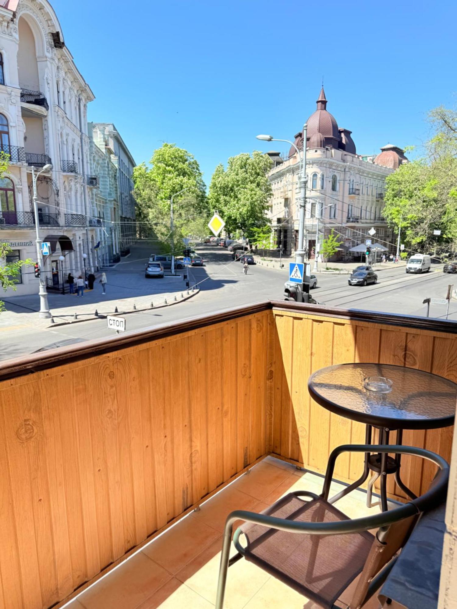 Светлая Квартира Lägenhet Odessa Exteriör bild