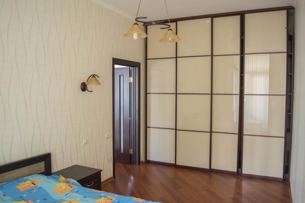 Светлая Квартира Lägenhet Odessa Exteriör bild